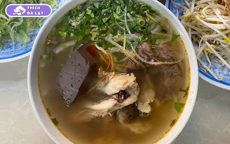 Quán bún bò Hà Đà Lạt quán bún bò lâu năm của dân địa phương 11 bún bò hà đà lạt