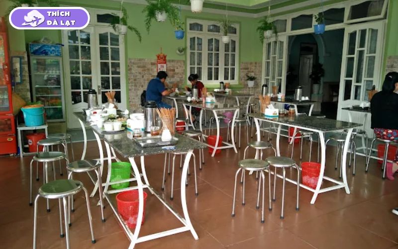 Quán bún bò O Năm Đà Lạt quán lâu năm đông khách mỗi sáng 12 bún bò o năm đà lạt