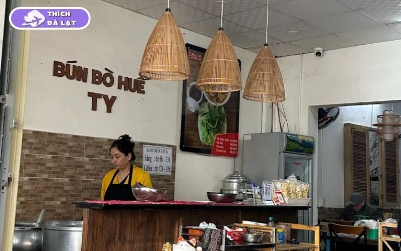 Bún bò Ty Đà Lạt tô đầy topping ăn no giá ổn 7 bún bò ty đà lạt