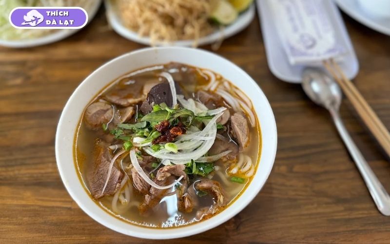 Bún bò Ty Đà Lạt tô đầy topping ăn no giá ổn 9 bún bò ty đà lạt