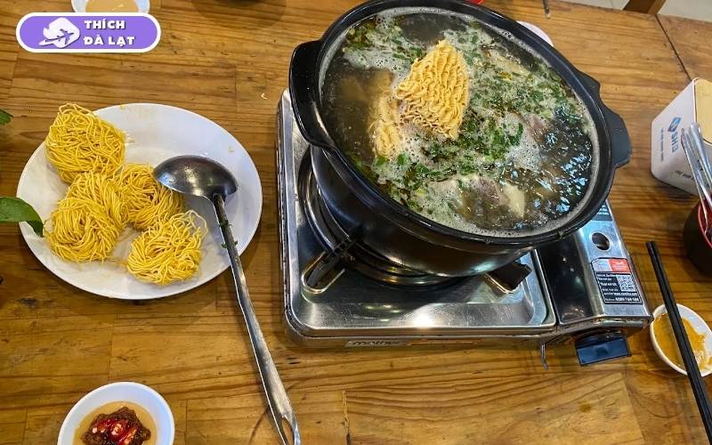 Quán lẩu bò Hạnh Đà Lạt nổi tiếng với giá rẻ, bò tươi ăn rất no 11 lẩu bò hạnh đà lạt