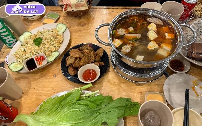 Quán lẩu bò Nhà Gỗ Đà Lạt hấp dẫn với nồi lẩu đầy đặn, đậm đà 9 lẩu bò nhà gỗ đà lạt