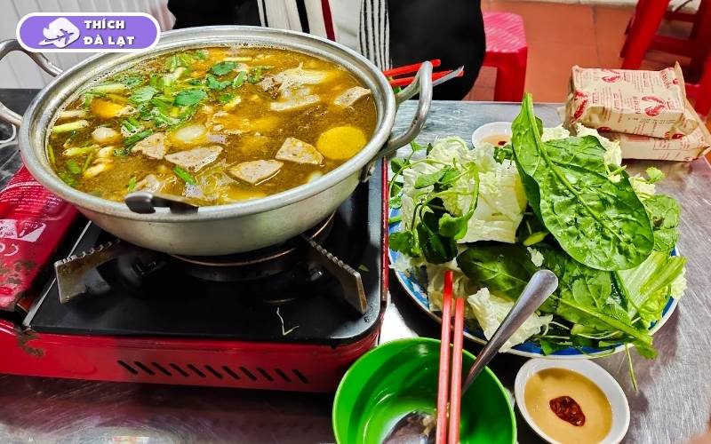 Quán lẩu bò Thanh Tâm hấp dẫn nhờ món bò tươi phần ăn đầy 9 lẩu bò thanh tâm