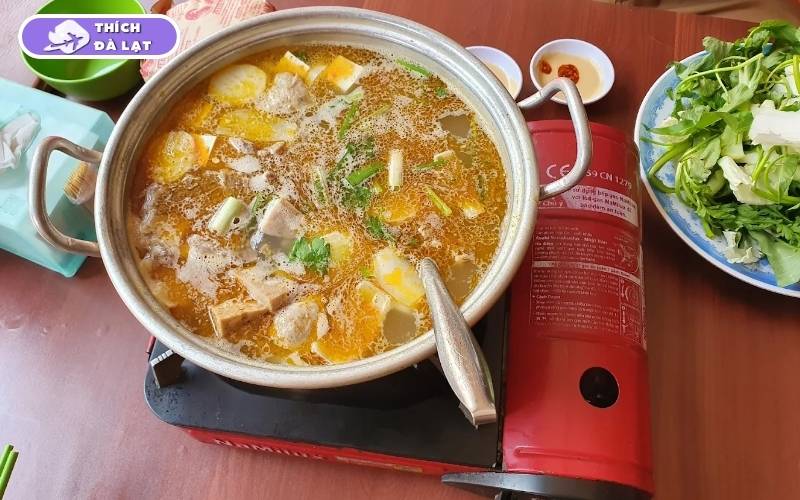 Quán lẩu bò Thanh Tâm hấp dẫn nhờ món bò tươi phần ăn đầy 11 lẩu bò thanh tâm