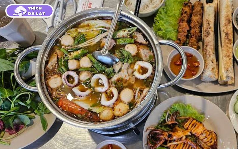 Quán Nhà Bán Lẩu hút khách nhờ lẩu ngon giá hợp lý ở trung tâm 11 nhà bán lẩu