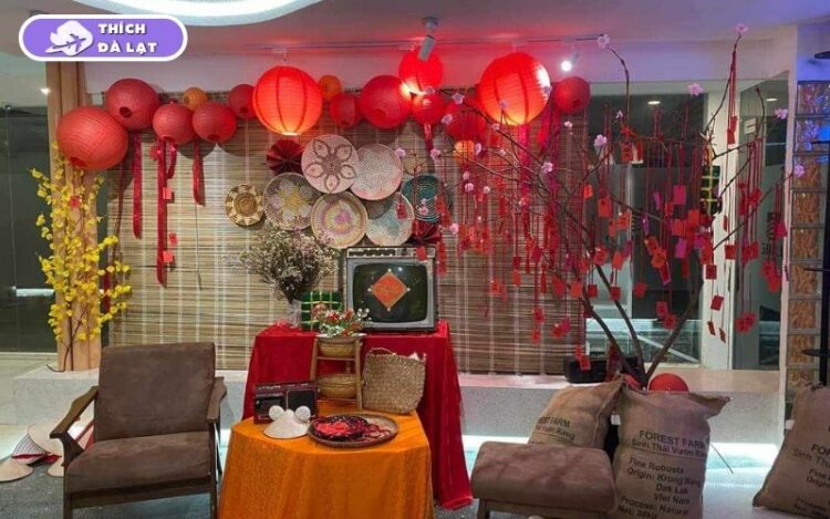 Top 10 quán cafe trang trí Tết ở Đà Lạt check-in siêu đẹp 2026 11 quán cafe trang trí tết ở đà lạt