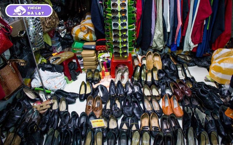 Check-in khu chợ đồ cũ Đà Lạt, nơi shopping “không cần xem giá” 10 khu chợ đồ cũ đà lạt