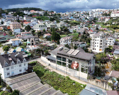 Bán Đất Đường An Bình Đà Lạt: Cơ Hội Vàng An Cư Lạc Nghiệp Giữa Lòng Thành Phố Sương Mù 7 Một lô đất trống đang chờ chủ nhân mới giữa khung cảnh đồi núi Đà Lạt