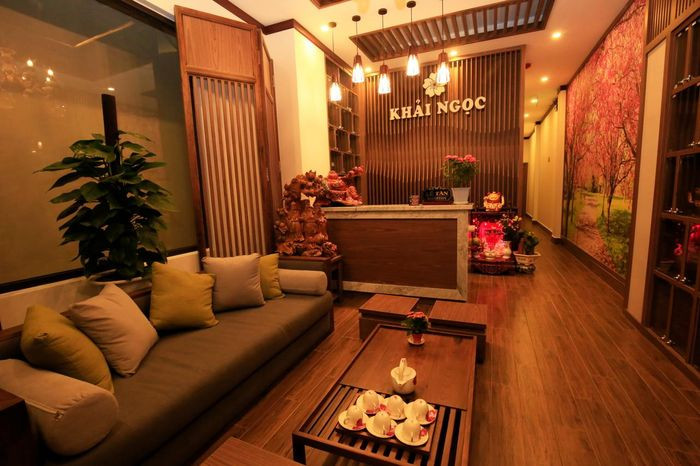 Top Khách Sạn Đường Hồ Tùng Mậu Đà Lạt: Gợi Ý Đáng Giá Cho Chuyến Đi Hoàn Hảo 13 Phòng ngủ với nội thất gỗ ấm cúng tại Khải Ngọc Hotel