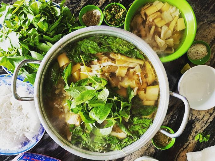 Du Lịch Đà Lạt Tháng 5: Trọn Bộ Kinh Nghiệm Từ A Đến Z Cùng Thích Đà Lạt 30 Nồi lẩu gà lá é nóng hổi với hương vị đặc trưng