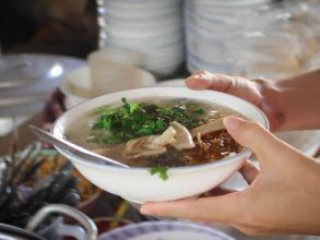 Thức Đêm Đà Lạt: Khám Phá Top 12 Địa Điểm "Ăn Đêm Đà Lạt" Ngon Quên Lối Về Cùng Thích Đà Lạt 21 Bát bánh canh nóng hổi hấp dẫn ở chợ đêm Đà Lạt, thu hút thực khách ghé thưởng thức
