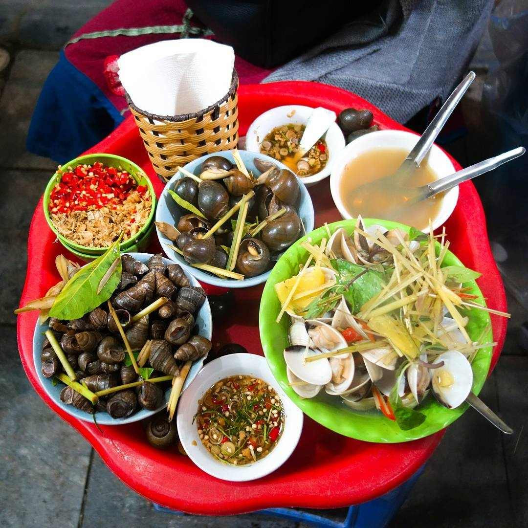 Khám phá tinh hoa ẩm thực: Ăn gì ở Đà Lạt từ sáng sớm đến đêm khuya? 11 Ốc nóng thơm nức mùi sả - món ăn đêm được yêu thích tại Đà Lạt
