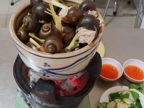 Khám Phá Thiên Đường Ăn Vặt Đà Lạt: Từ Món Nóng Hổi Đến Thanh Mát Quyến Rũ 11 Ốc nhồi thịt thơm mùi sả