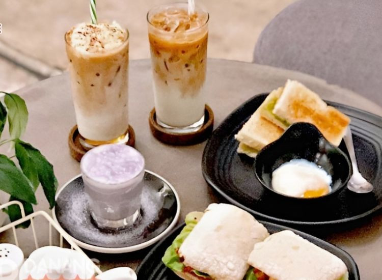 Khám Phá Hương Vị Bữa Sáng Đà Lạt: Từ Quán Cổ Đến Cafe View Triệu Đô 25 Bữa sáng đa dạng và bình dân tại The Old House Cafe