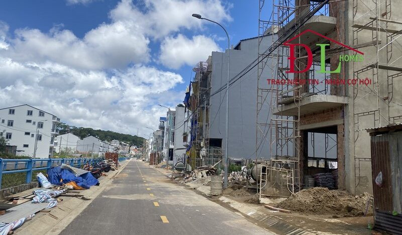 Khám Phá Khu Quy Hoạch Phạm Hồng Thái Đà Lạt: Nơi An Cư Lý Tưởng Giữa Lòng Phố Núi 6 Khu dân cư quy hoạch tại Phạm Hồng Thái, Phường 10, Đà Lạt, với những ngôi nhà hiện đại và cây xanh