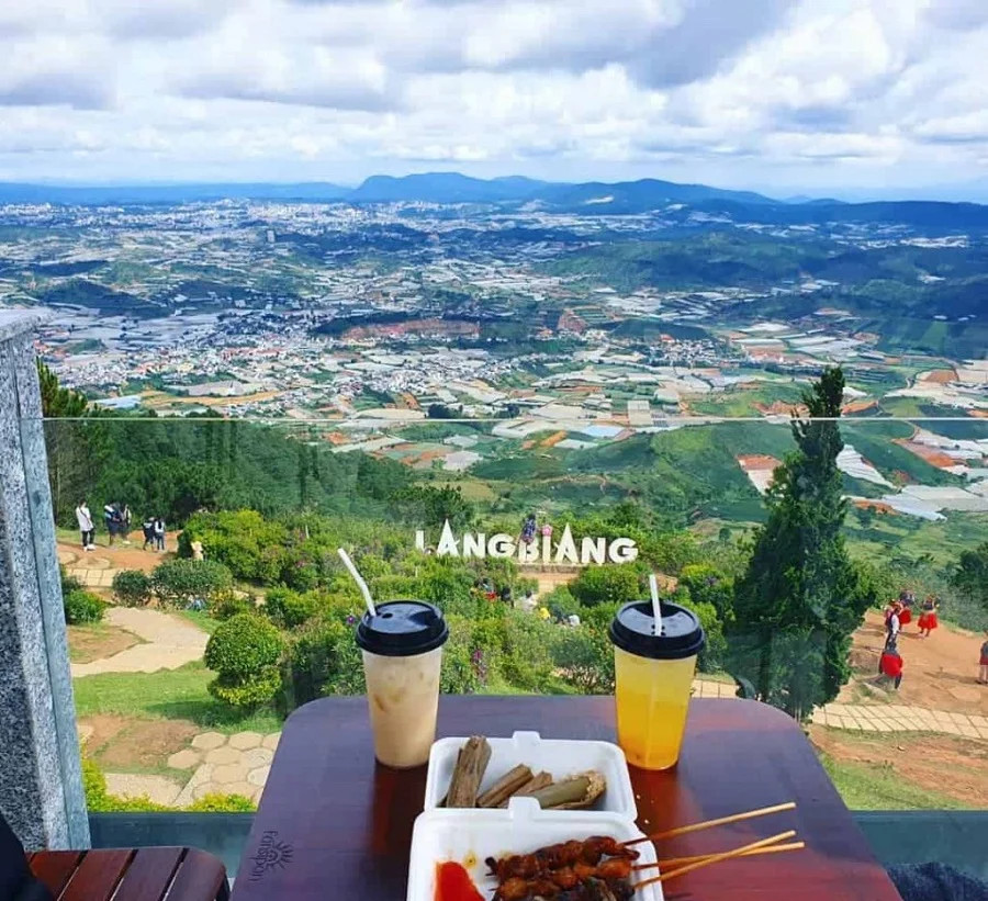Chinh Phục Đỉnh Langbiang – "Nóc Nhà" Huyền Thoại Của Đà Lạt 29 Nhâm nhi tách cà phê trên Đỉnh Langbiang