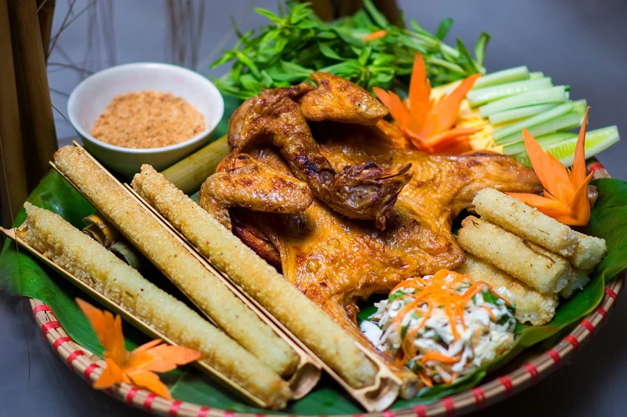 Chinh Phục Đỉnh Langbiang – "Nóc Nhà" Huyền Thoại Của Đà Lạt 33 Cơm lam ống tre - nét ẩm thực độc đáo