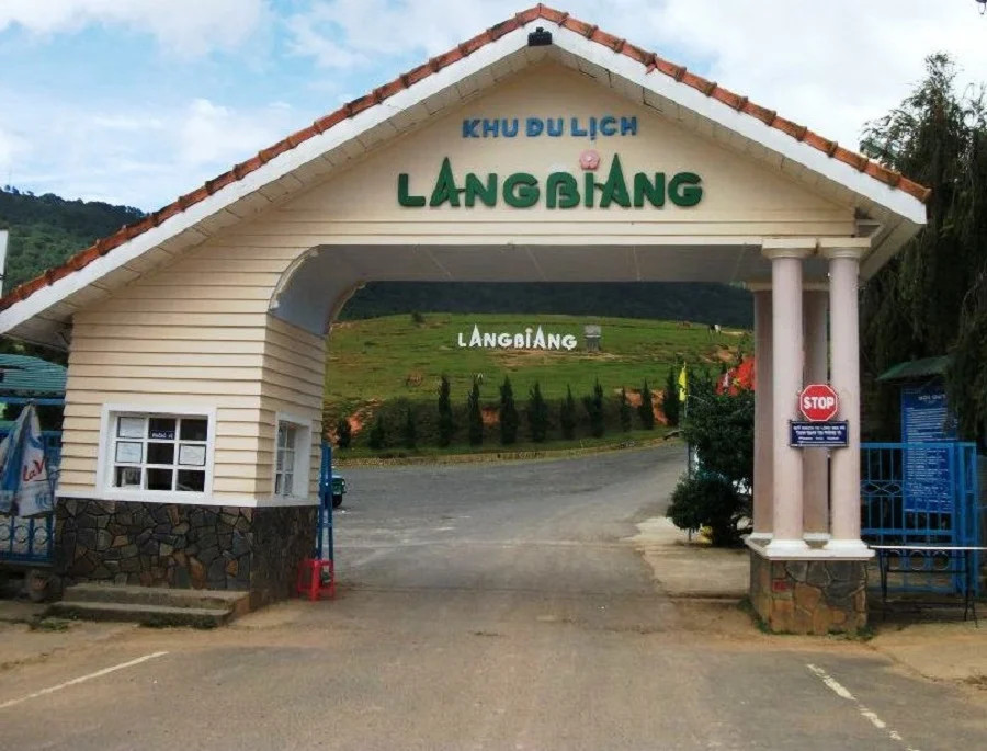 Chinh Phục Đỉnh Langbiang – "Nóc Nhà" Huyền Thoại Của Đà Lạt 20 Giá vé tham quan Đỉnh Langbiang rất phải chăng