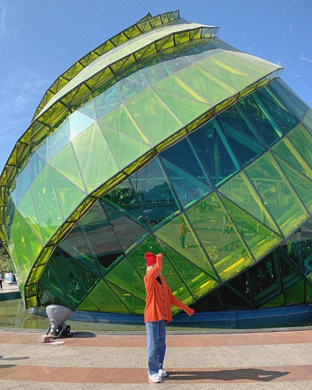 Khám Phá Khách Sạn Đường Nguyễn Thị Minh Khai Đà Lạt: Trải Nghiệm Trung Tâm Thành Phố Mộng Mơ 7 Toàn cảnh đường phố Đà Lạt về đêm với ánh đèn lung linh