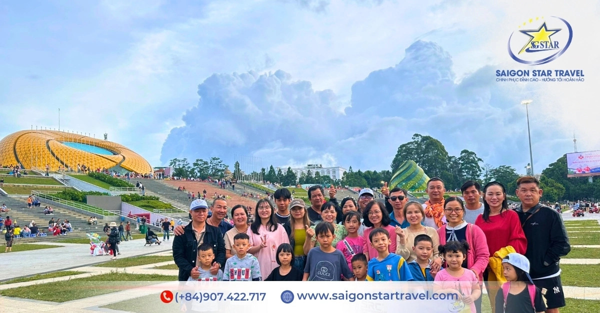 Khám phá trọn vẹn xứ ngàn hoa với Tour Đà Lạt 4 ngày 3 đêm cùng Thích Đà Lạt 14 Quảng Trường Lâm Viên rực rỡ dưới nắng sớm Đà Lạt