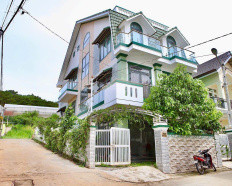 Khám Phá Nét Duyên Dáng Của Du Lịch Đường Ngô Gia Tự Đà Lạt – Bình Yên Giữa Lòng Thành Phố 8 Một ngôi nhà với kiến trúc biệt thự tinh tế trên Đường Ngô Gia Tự