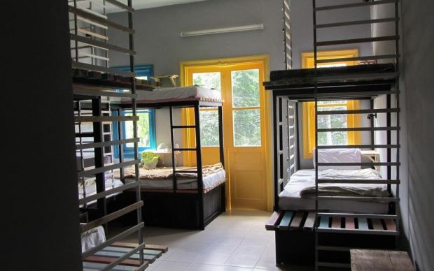 Thiết kế đầy màu sắc tại Beepub Hostel And Dorm trên đường Trương Công Định