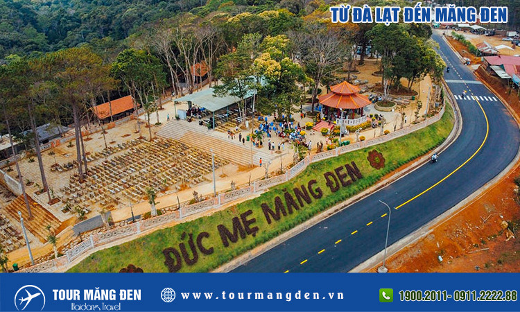 Chiếc xe máy đang chạy trên con đường đèo uốn lượn tại Măng Đen với núi rừng xanh mướt