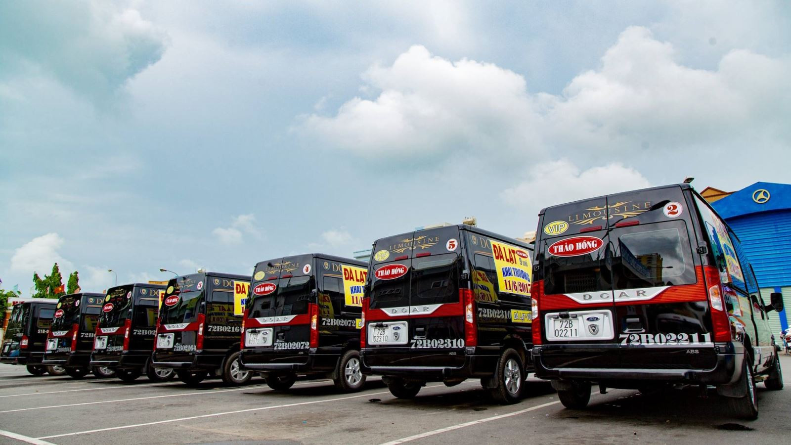 Từ Vũng Tàu Đi Đà Lạt Bao Nhiêu Km? Cẩm Nang Di Chuyển Chi Tiết Nhất 8 Khách hàng lên xe khách chất lượng cao chuẩn bị cho hành trình Vũng Tàu - Đà Lạt