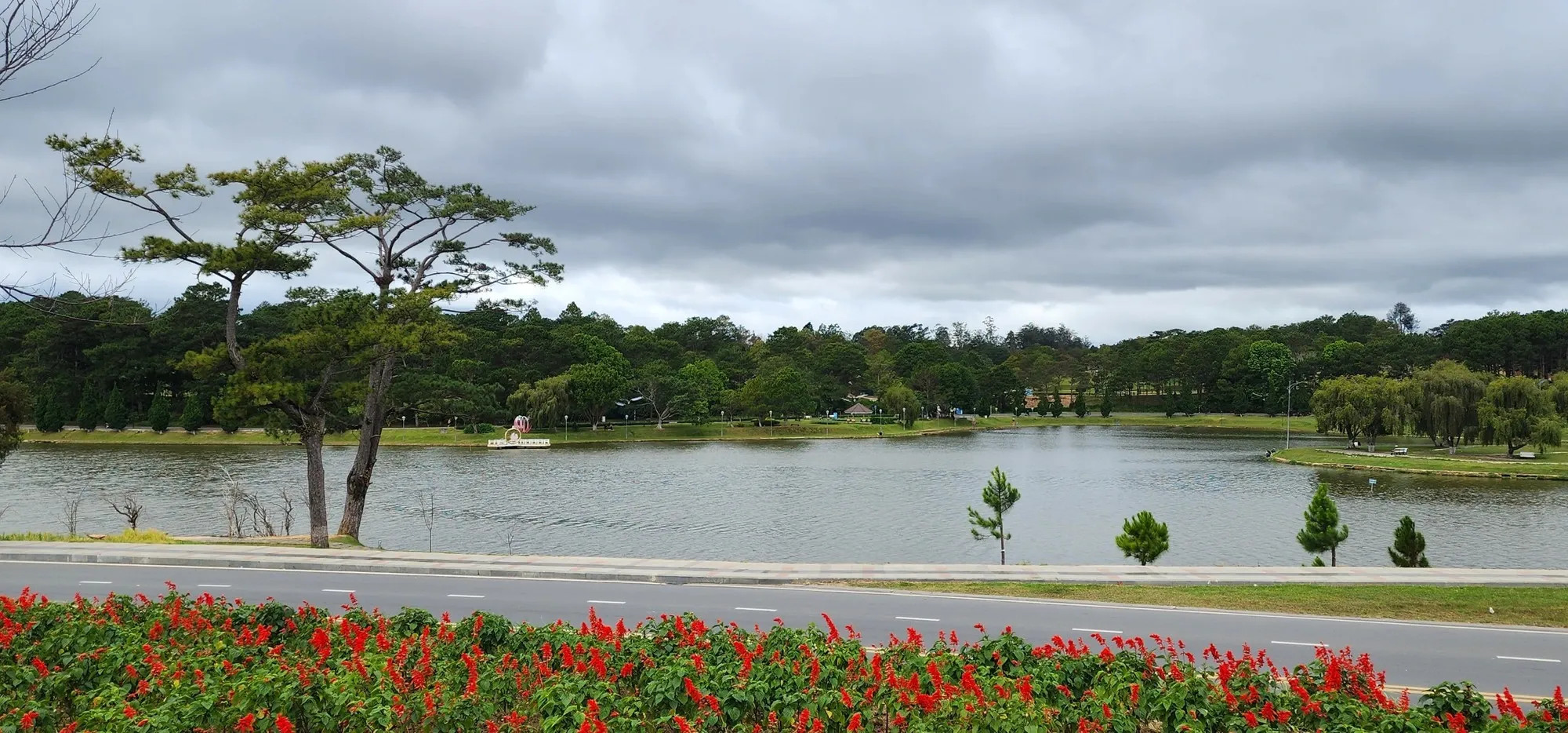 Công viên Trần Quốc Toản Đà Lạt: Từ "Vườn Kỳ Hoa Dị Thảo" Đến Khu Thương Mại Dịch Vụ Cao Cấp 10 Khu vực giáp sân golf Đồi Cù điều chỉnh từ tính chất "tĩnh" sang "động"